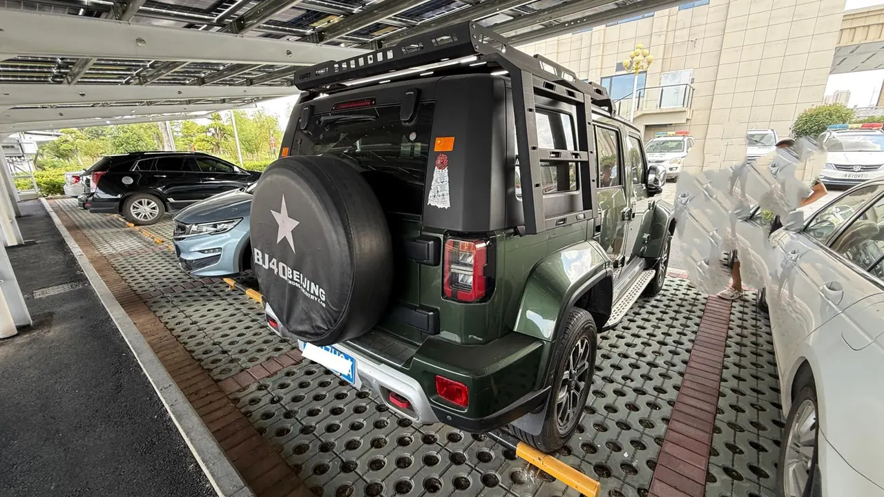 Beijing 2020 BJ40 2.0T 4-wheel drive city hunter version chivalrous automatic gear 4