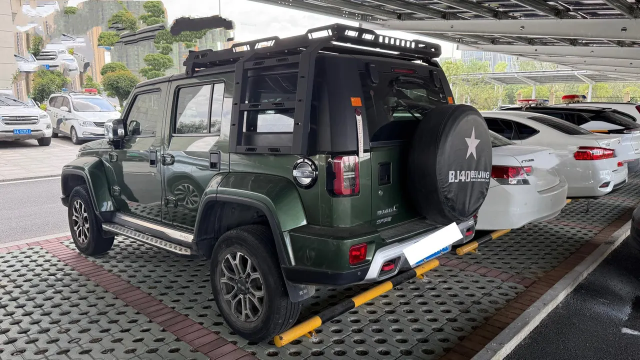 Beijing 2020 BJ40 2.0T 4-wheel drive city hunter version chivalrous automatic gear 5