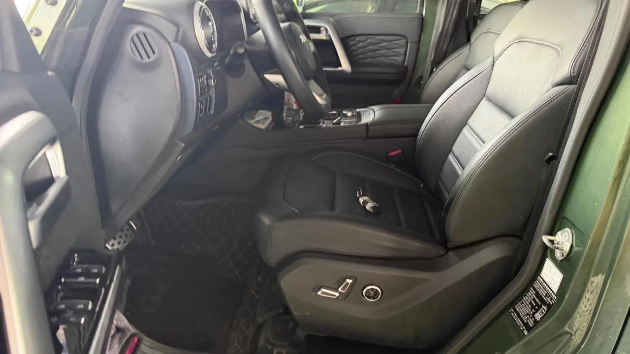 Beijing 2020 BJ40 2.0T 4-wheel drive city hunter version chivalrous automatic gear 7
