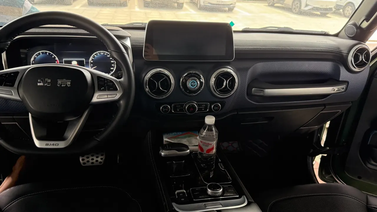 Beijing 2020 BJ40 2.0T 4-wheel drive city hunter version chivalrous automatic gear 9