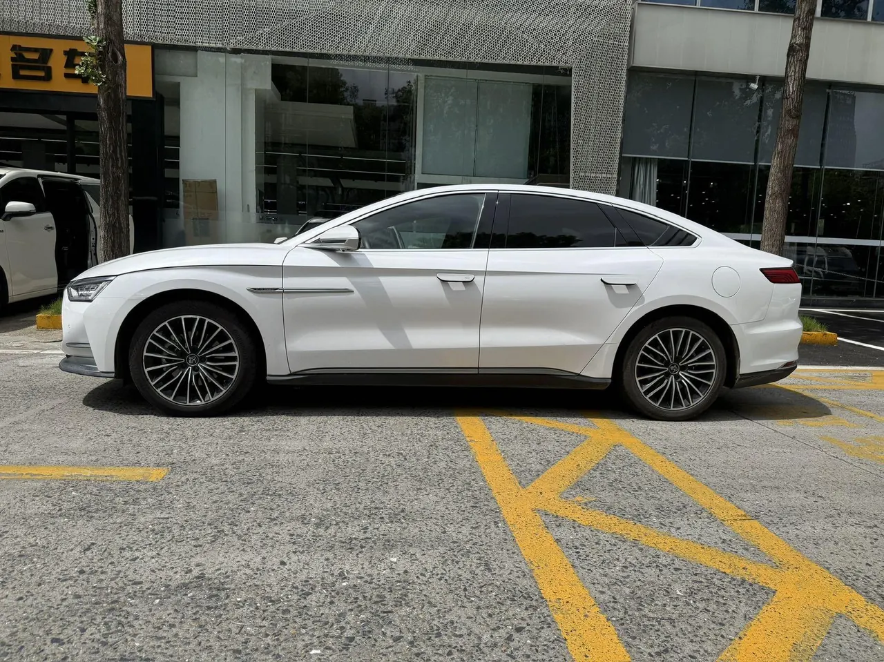 BYD 2020 Han DM 2.0T four-wheel drive performance version luxury automatic gear 2