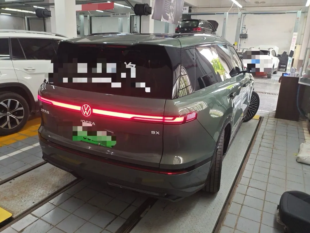 Volkswagen 2026 ID.ERA 9X Max 4-wheel drive automatic gear 3