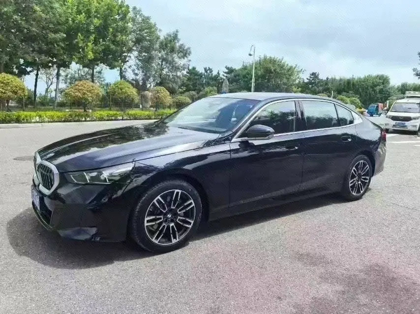Open image lightbox: BMW 5 Series 2026 530Li 48V 2.0T Premium Luxury Suit Automatic Gear