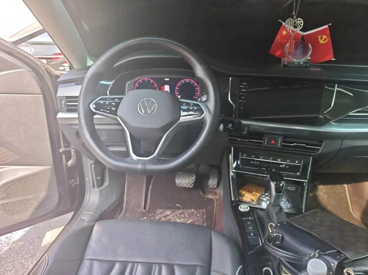 Volkswagen 2022 Passat 2.0TSI 330TSI Deluxe Edition Automatic 7