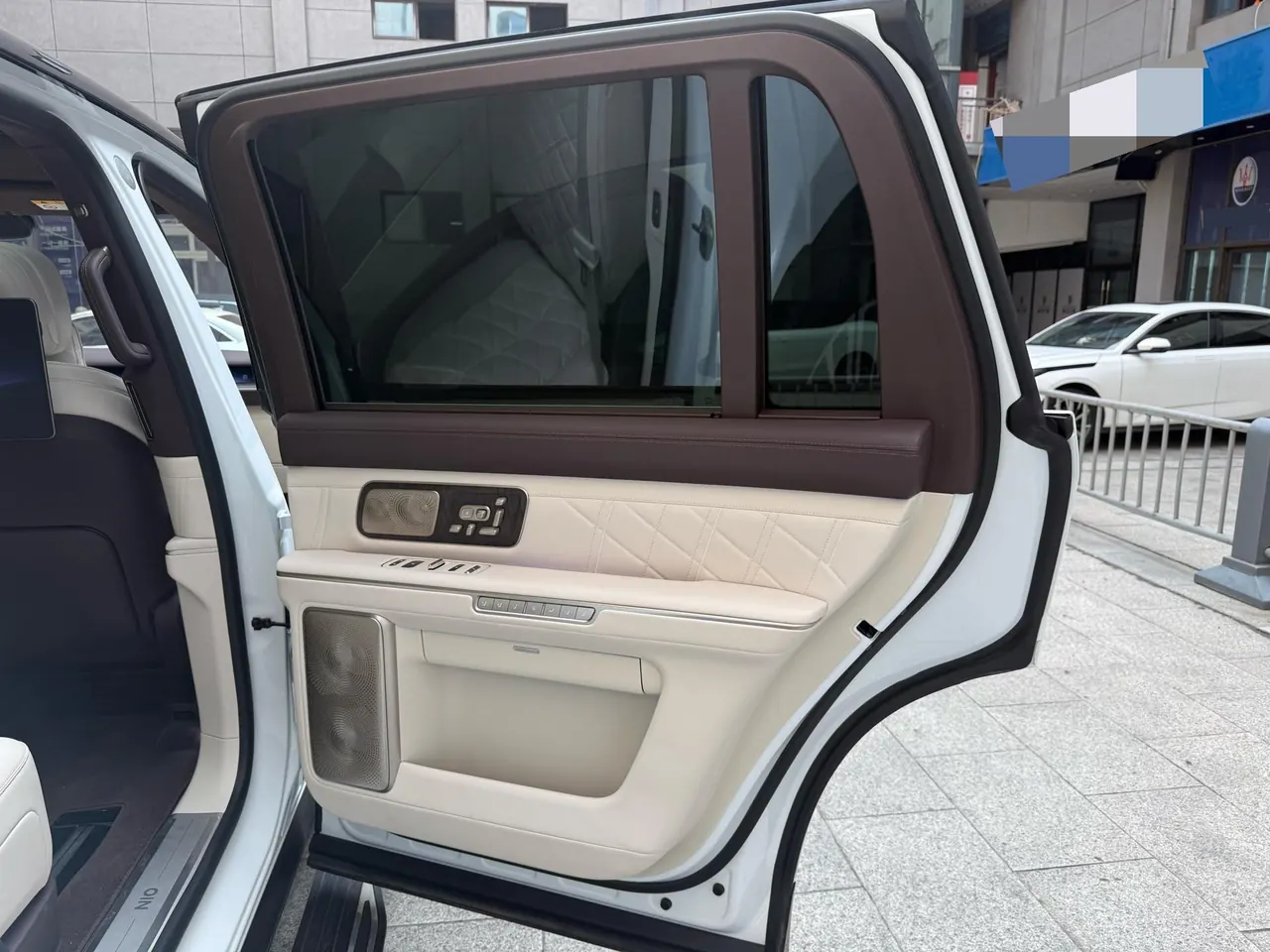 NIO 2026 ES 9 102kWh Administrative Island Signature Edition Automatic Gear 19