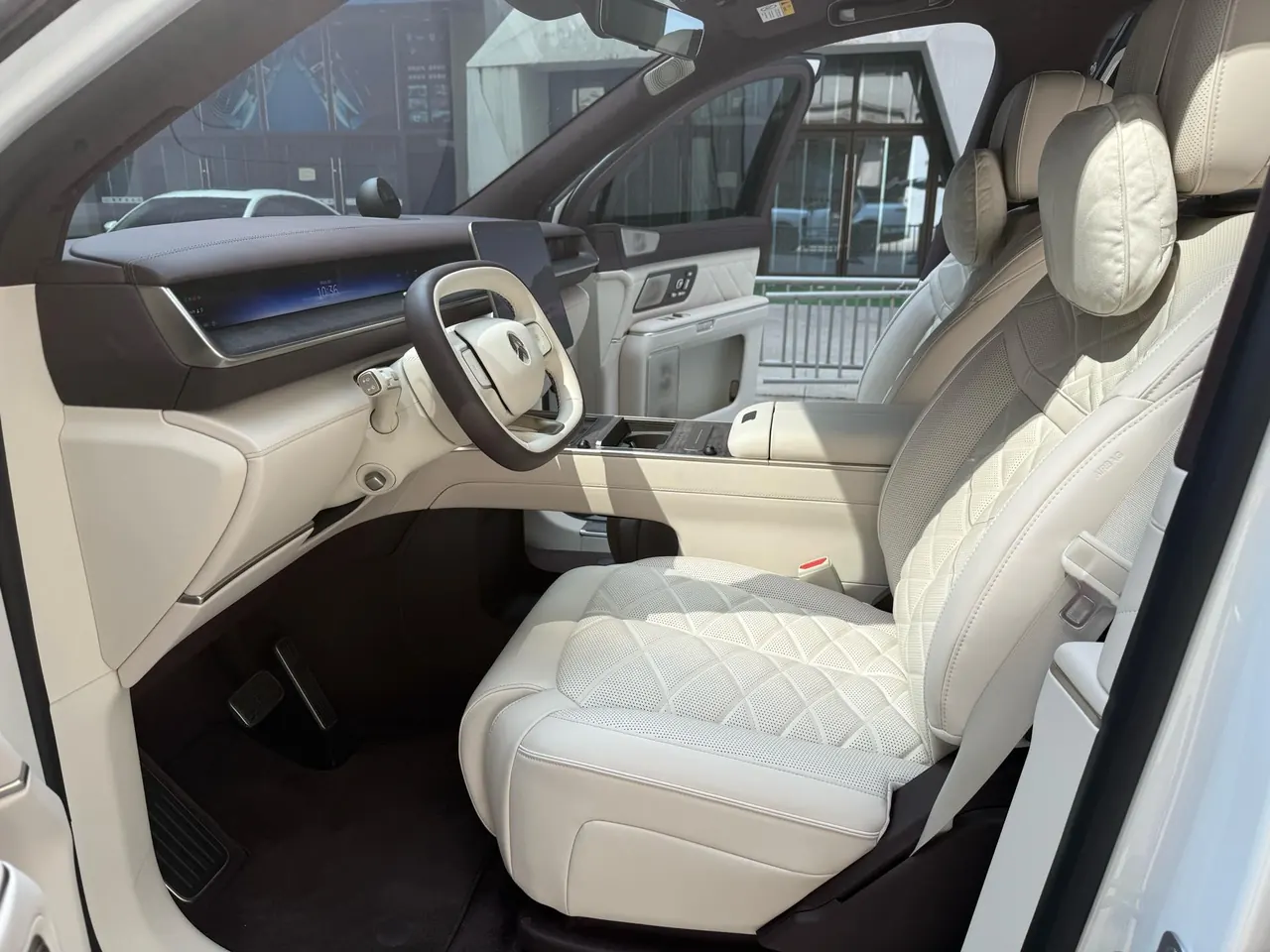 NIO 2026 ES 9 102kWh Administrative Island Signature Edition Automatic Gear 9