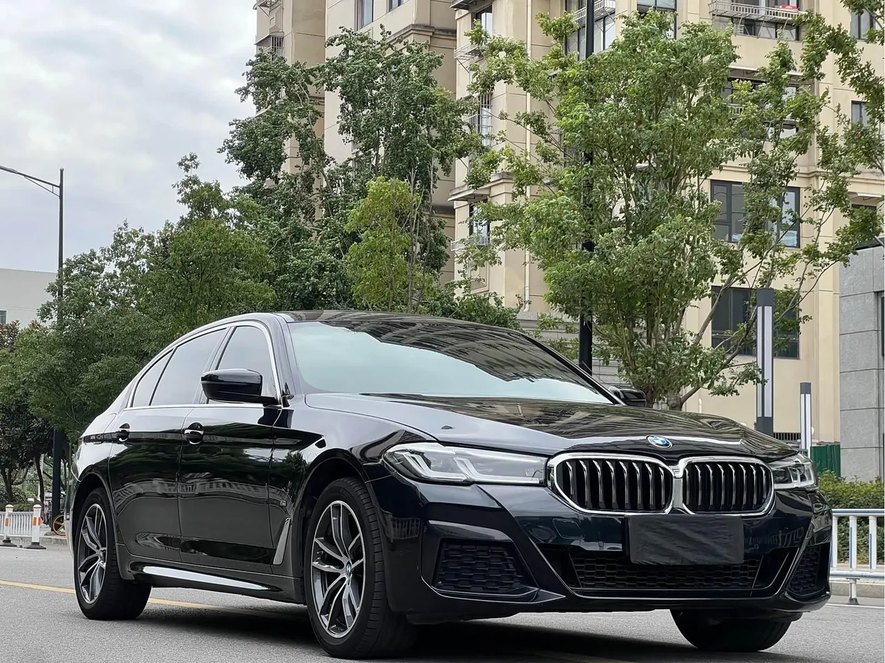 BMW 5 Series 2022 525Li 2.0T M Sports Suit (Modified) Automatic Gear 2