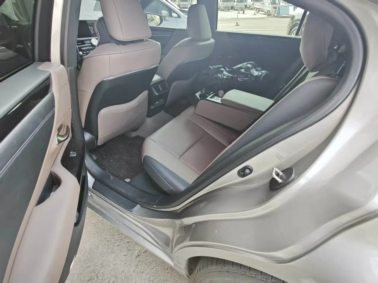 Lexus ES (Imported) 2022 ES300h 2.5 Stepless Premium Edition Automatic Gear 3