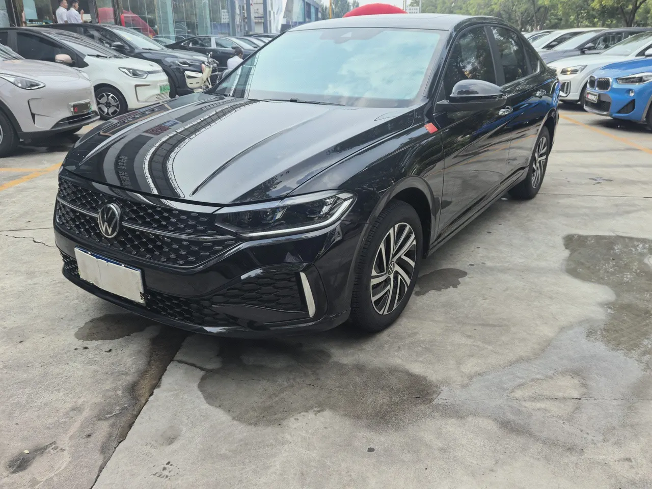Open image lightbox: Volkswagen 2024 LaVida 1.5 Star 5 Million Edition Automatic Gear