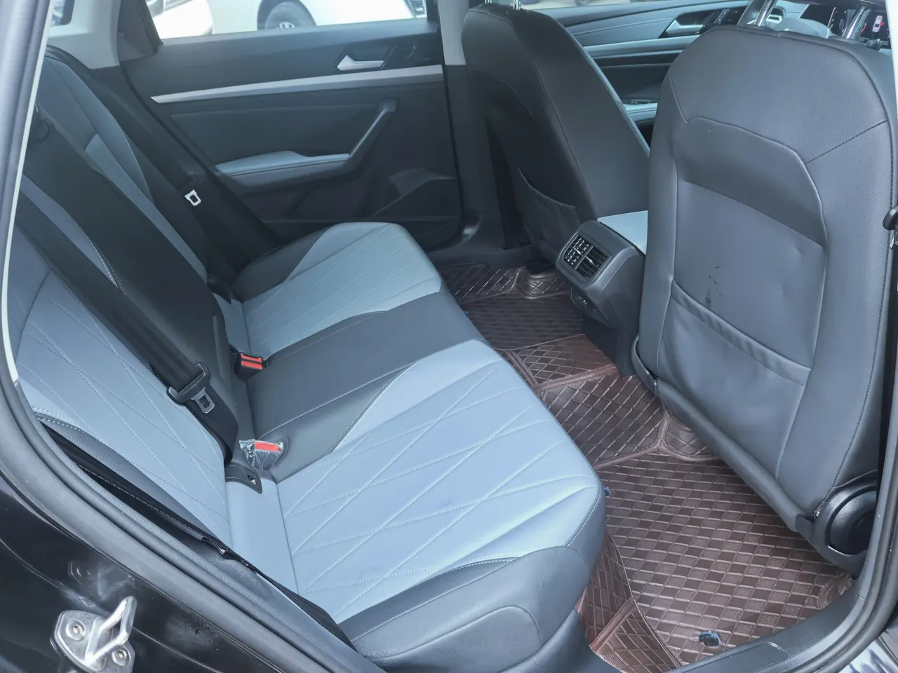 Volkswagen 2024 LaVida 1.5 Star 5 Million Edition Automatic Gear 4
