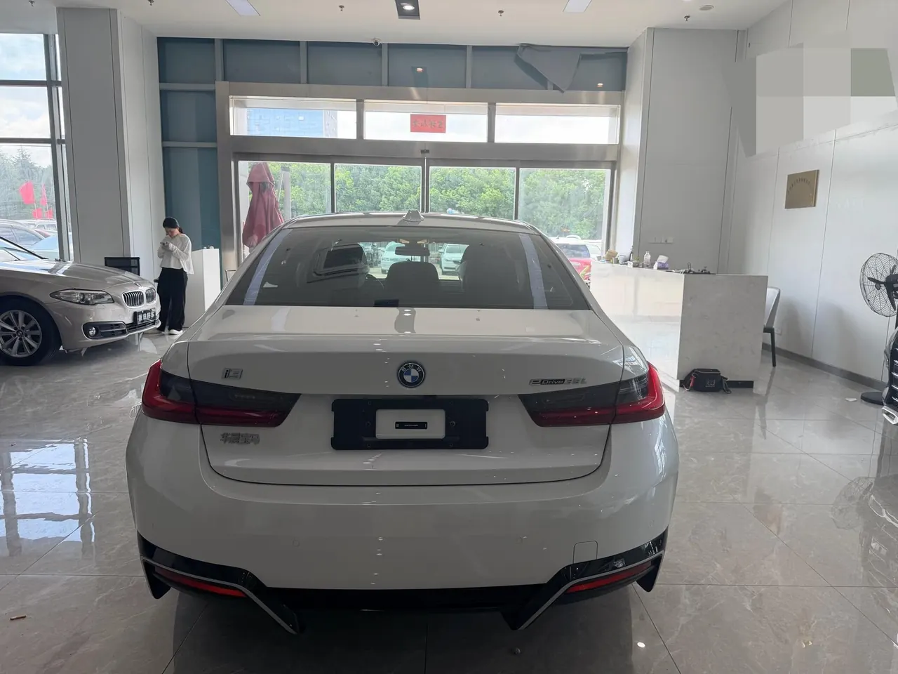 BMW 2025 i3 eDrive 35 L automatic gear 3