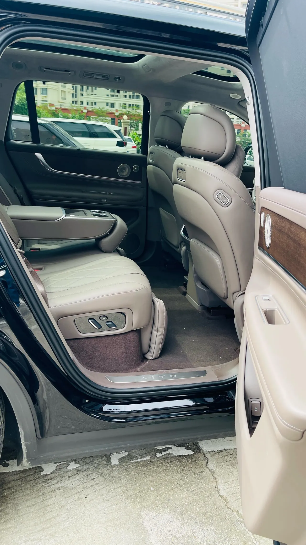 AITO 2024 AITO M9 extended range Max version 42kWh5 seat version automatic gear 11