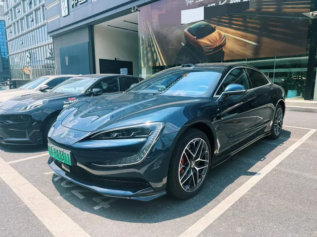 YangWang 2025 U7 EV Deluxe Edition 5-seat Automatic Gear - View 1