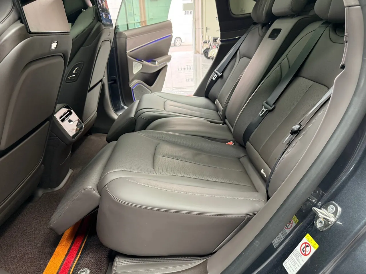 Denza 2024 Denza Z9 2.0T stepless 1100km four-wheel drive Ultra version automatic gear 13