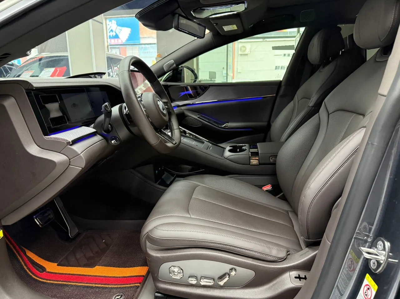 Denza 2024 Denza Z9 2.0T stepless 1100km four-wheel drive Ultra version automatic gear 4