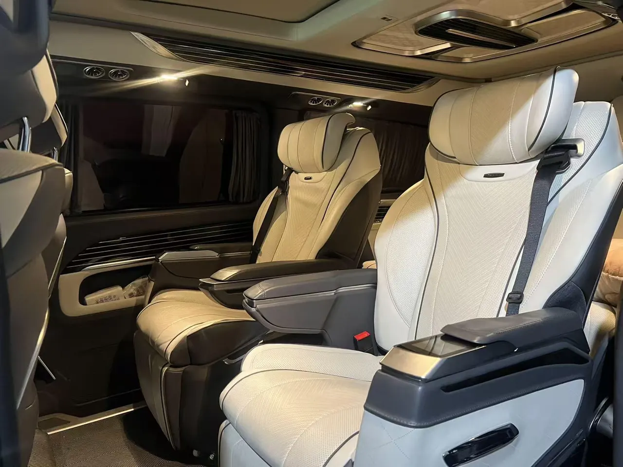 Mercedes Benz V 2021V 260 L 2.0T Deluxe Edition Automatic Gear 2