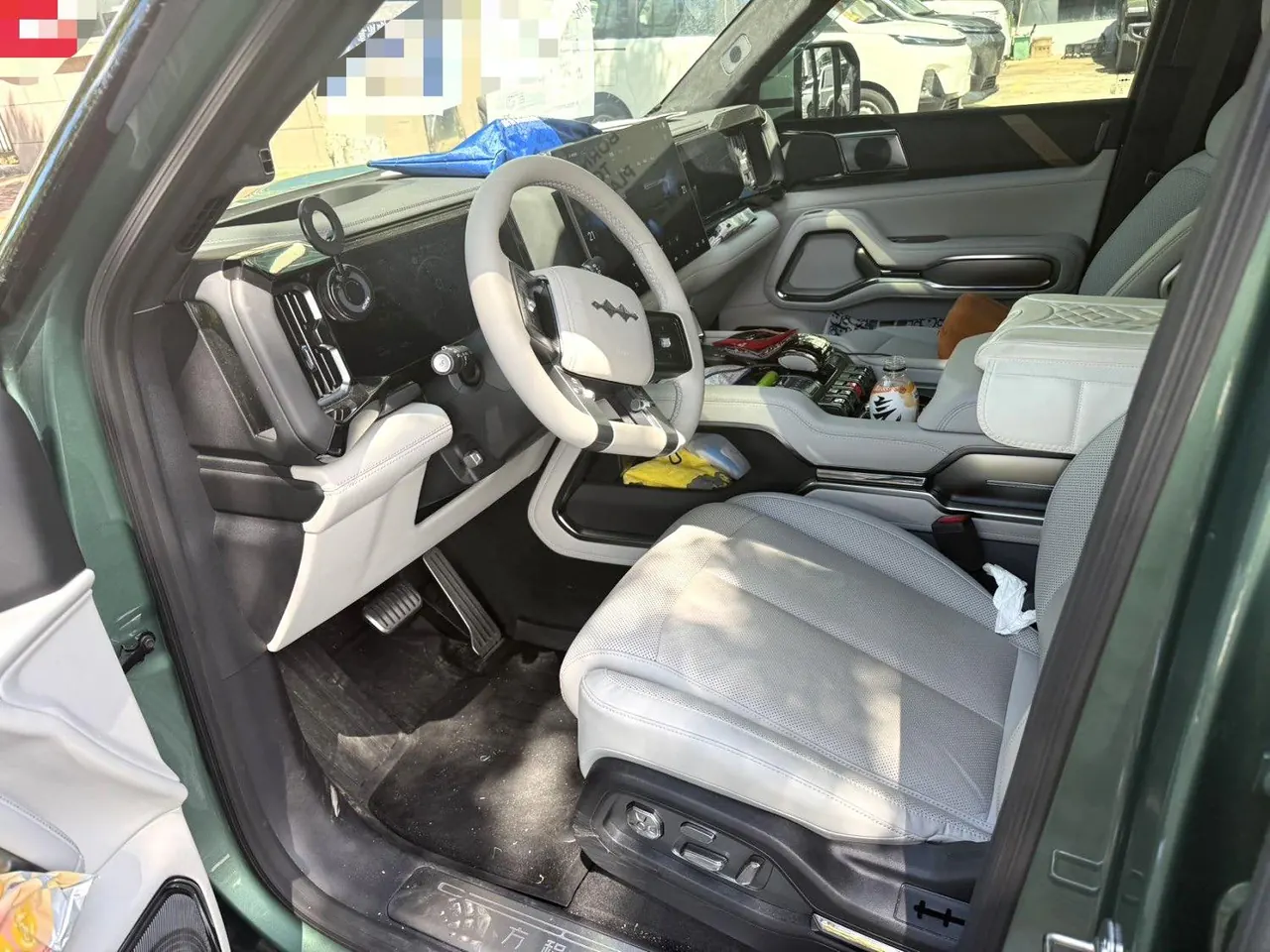 FangChengBao 2025 Leopard 8 2.0T Stepless Zhiyong Flagship Edition 5-seat Automatic Gear 2