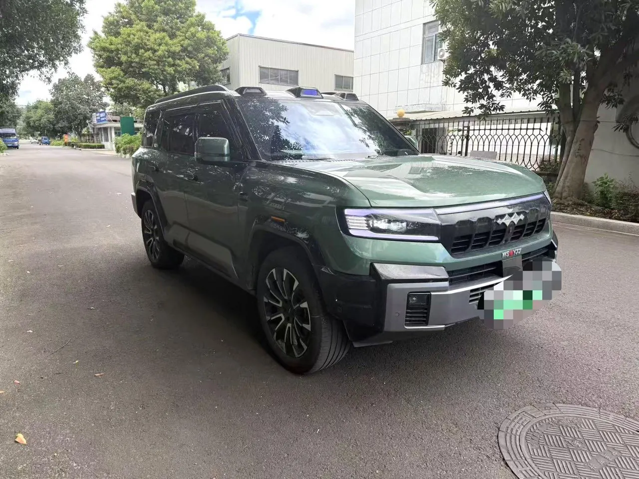 FangChengBao 2025 Leopard 8 2.0T Stepless Zhiyong Flagship Edition 5-seat Automatic Gear 3