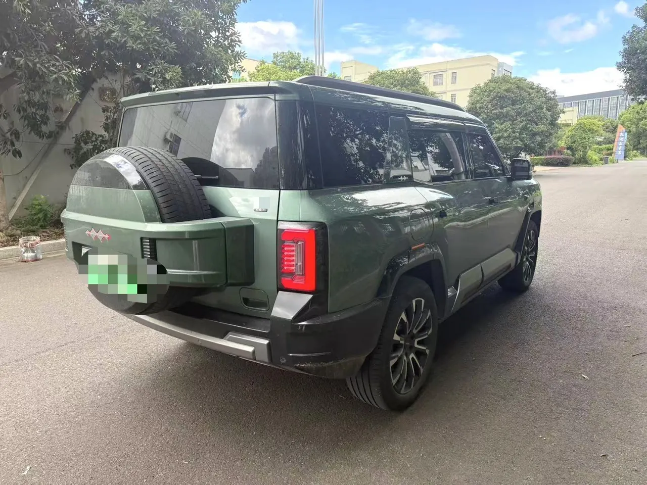 FangChengBao 2025 Leopard 8 2.0T Stepless Zhiyong Flagship Edition 5-seat Automatic Gear 4