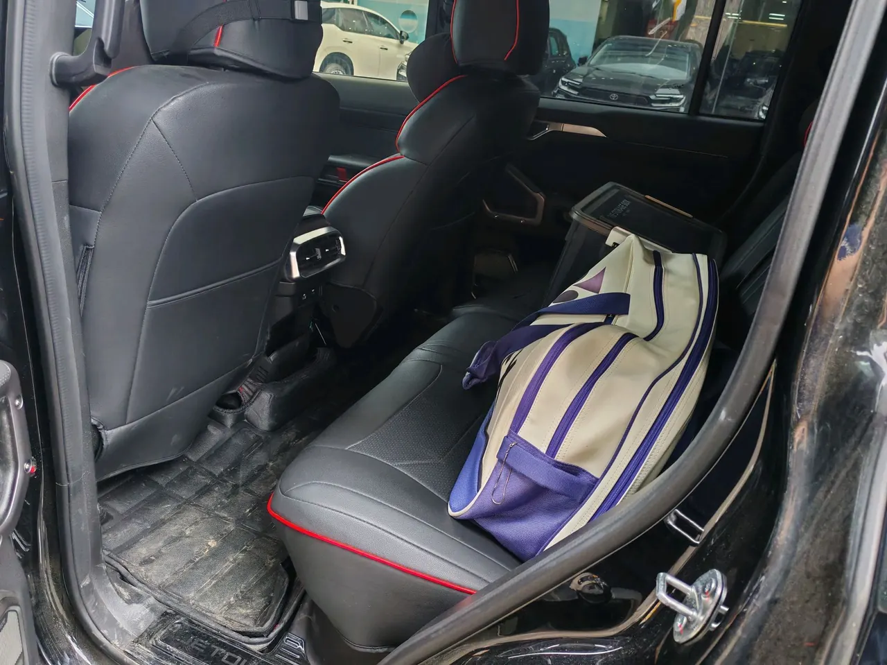 Jetour 2024 Traveler 2.0T Four-wheel Drive Through PRO Entertainment Edition Automatic Gear 4