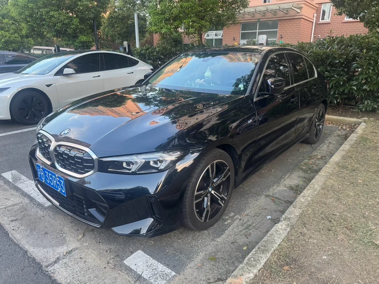 Open image lightbox: BMW 3 Series 2024 325i 2.0T M Sports Suit Automatic Gear