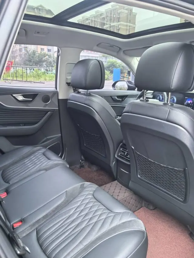 HongQi 2023 HS5 2.0T 4-wheel drive flag enjoy Pro version automatic gear 10