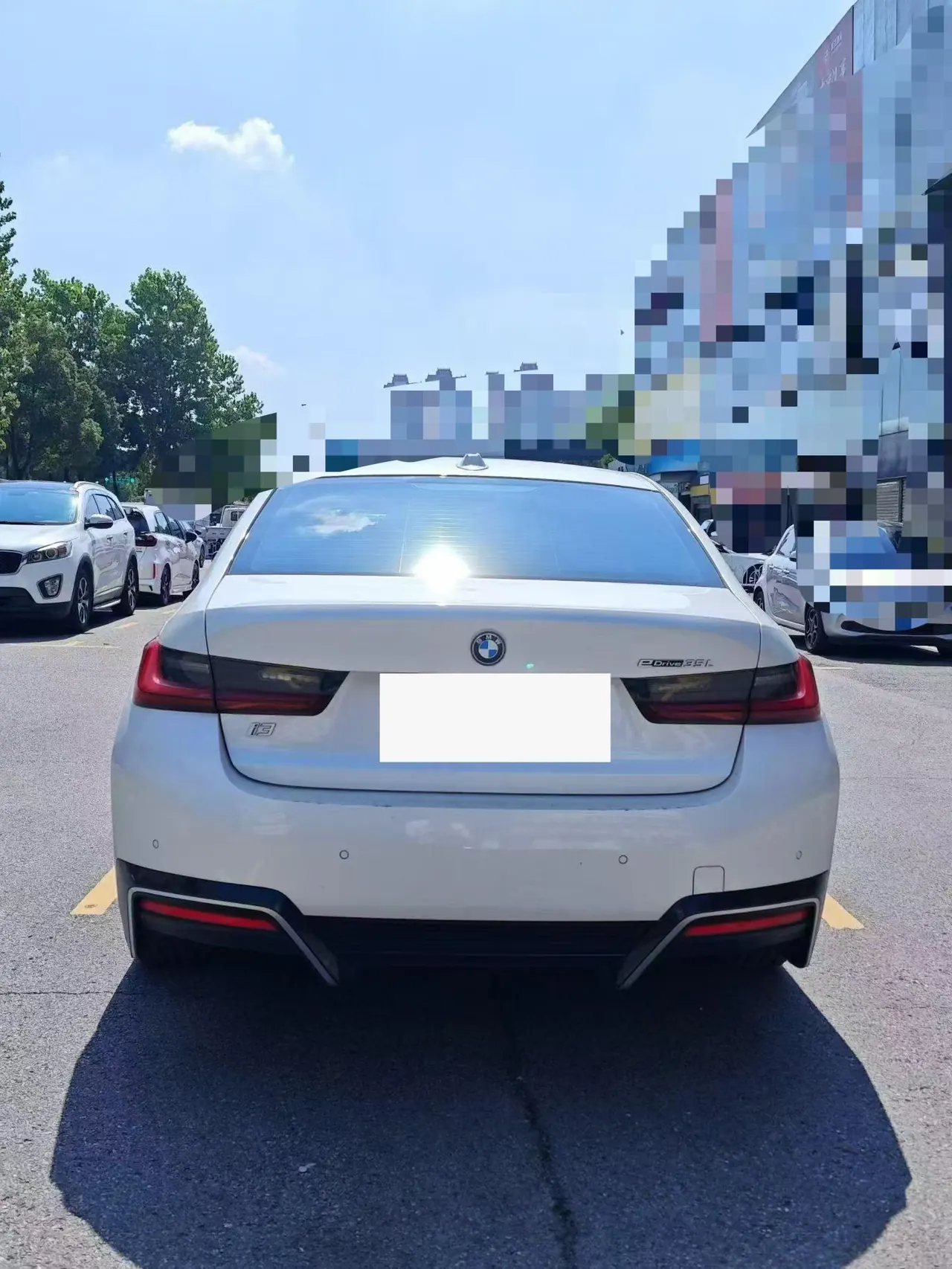 BMW 2024 i3 eDrive 40 L obsidian night suit automatic gear 3