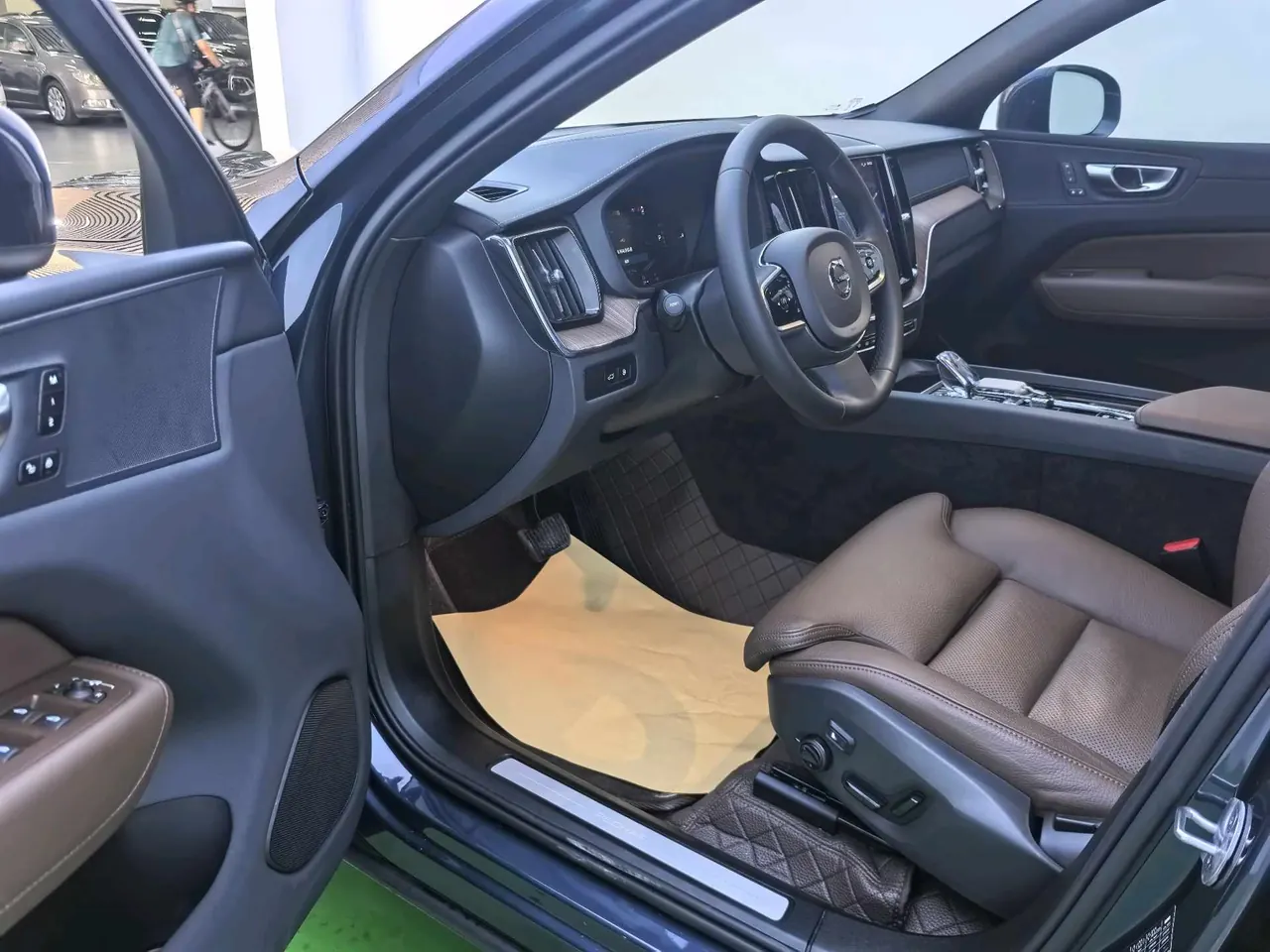 Volvo XC60 New Energy 2024 XC60 PHEV 2.0T T8 Long Endurance Four-wheel Drive Zhiyuan Deluxe Edition Automatic Gear 8