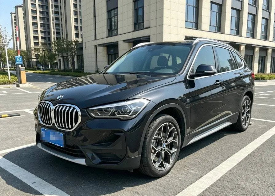 Open image lightbox: BMW 2022 X1 sDrive25Li 2.0T Leading Automatic Gear