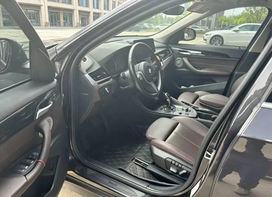 BMW 2022 X1 sDrive25Li 2.0T Leading Automatic Gear 3