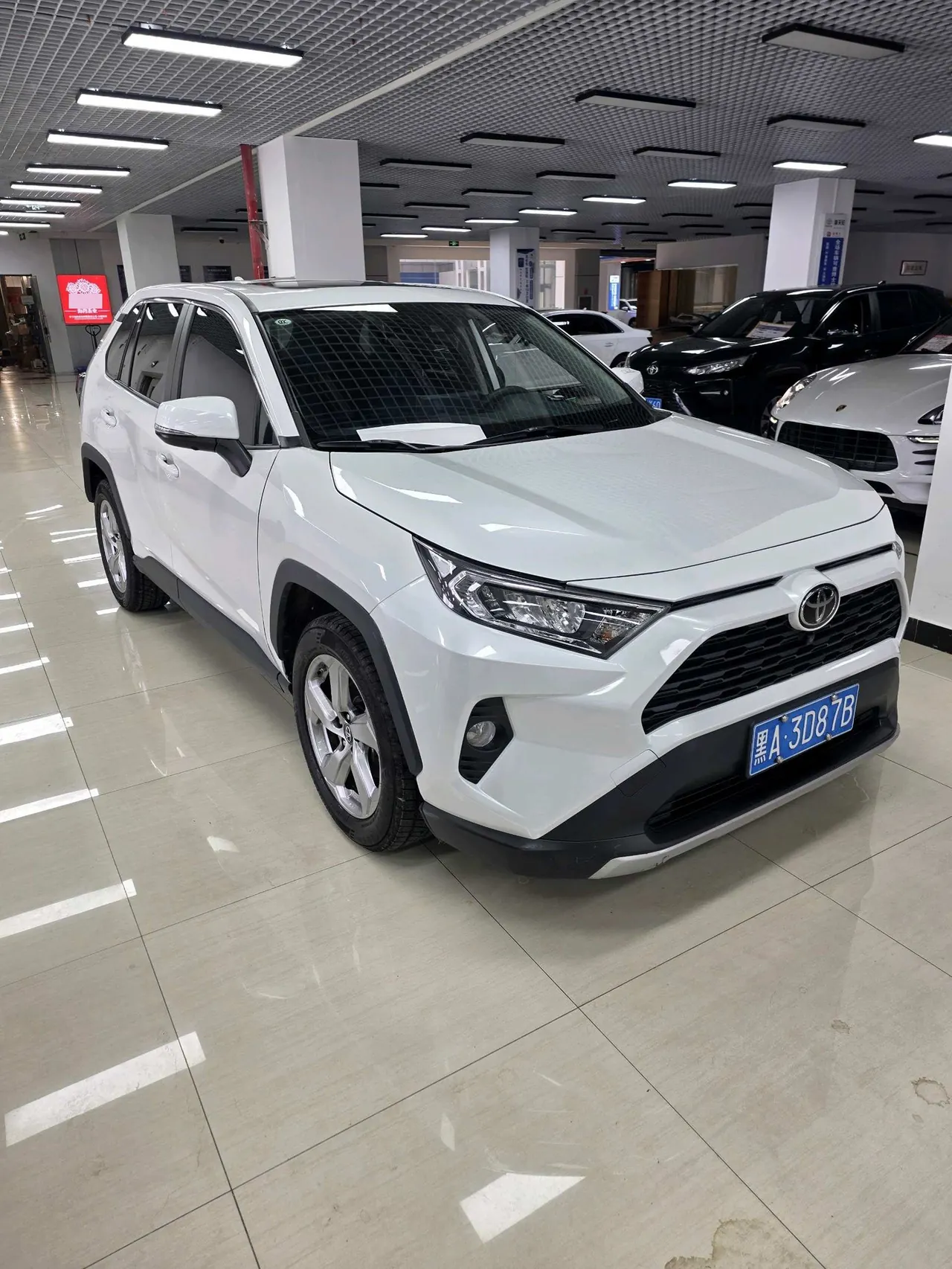 Toyota 2022 RAV4 Rongfeng 2.0 Stepless Four-wheel Drive Fashion Plus Edition Automatic Gear 3