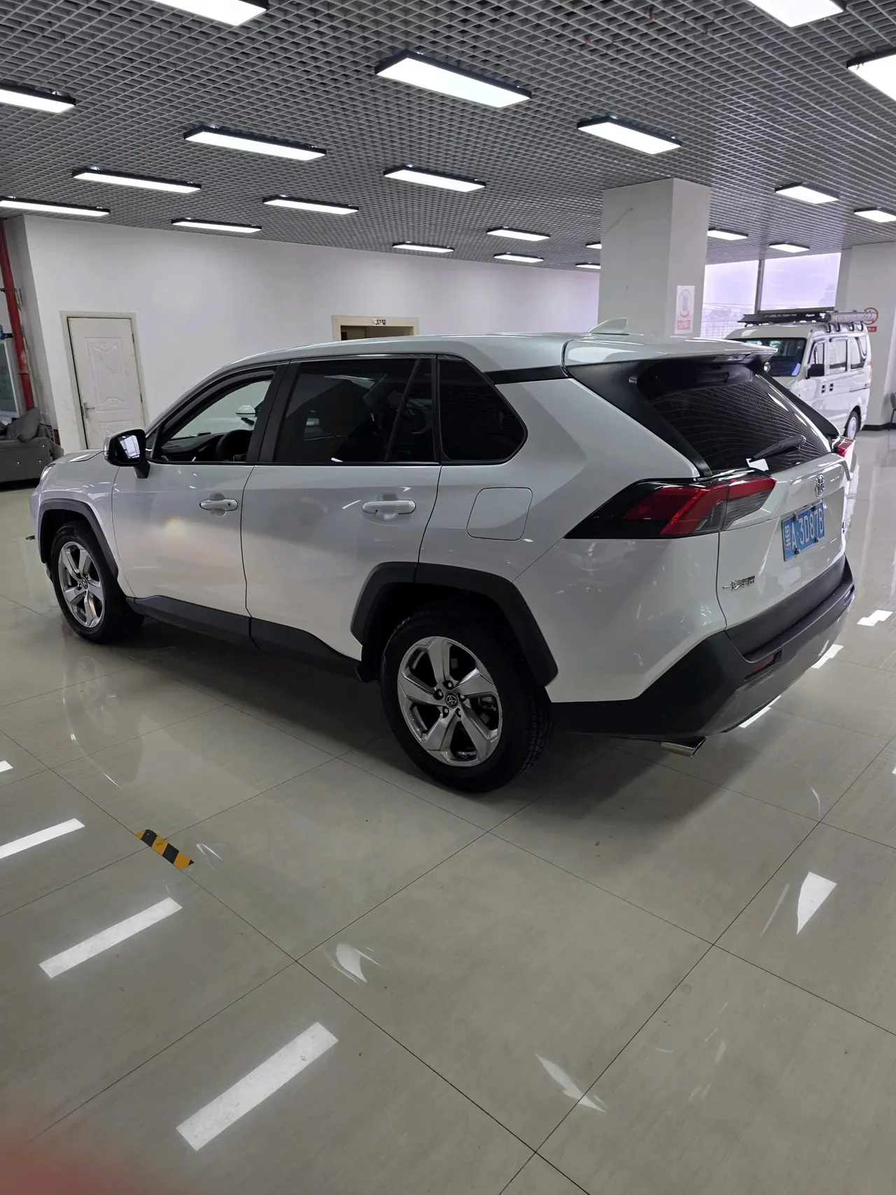 Toyota 2022 RAV4 Rongfeng 2.0 Stepless Four-wheel Drive Fashion Plus Edition Automatic Gear 4