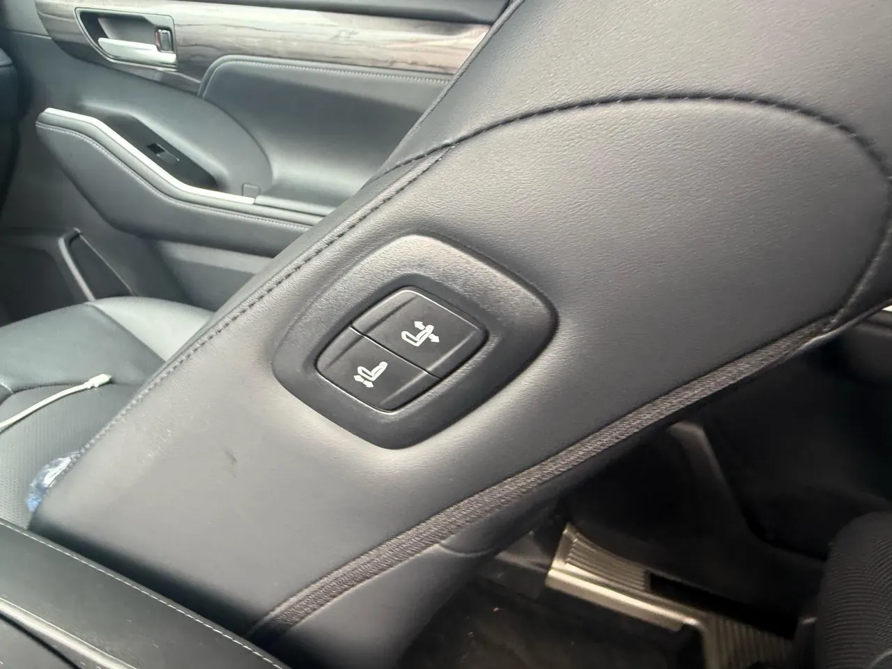 Toyota 2024 Highlander 2.0T 380T 4-wheel drive premium version 7-seat automatic gear 5