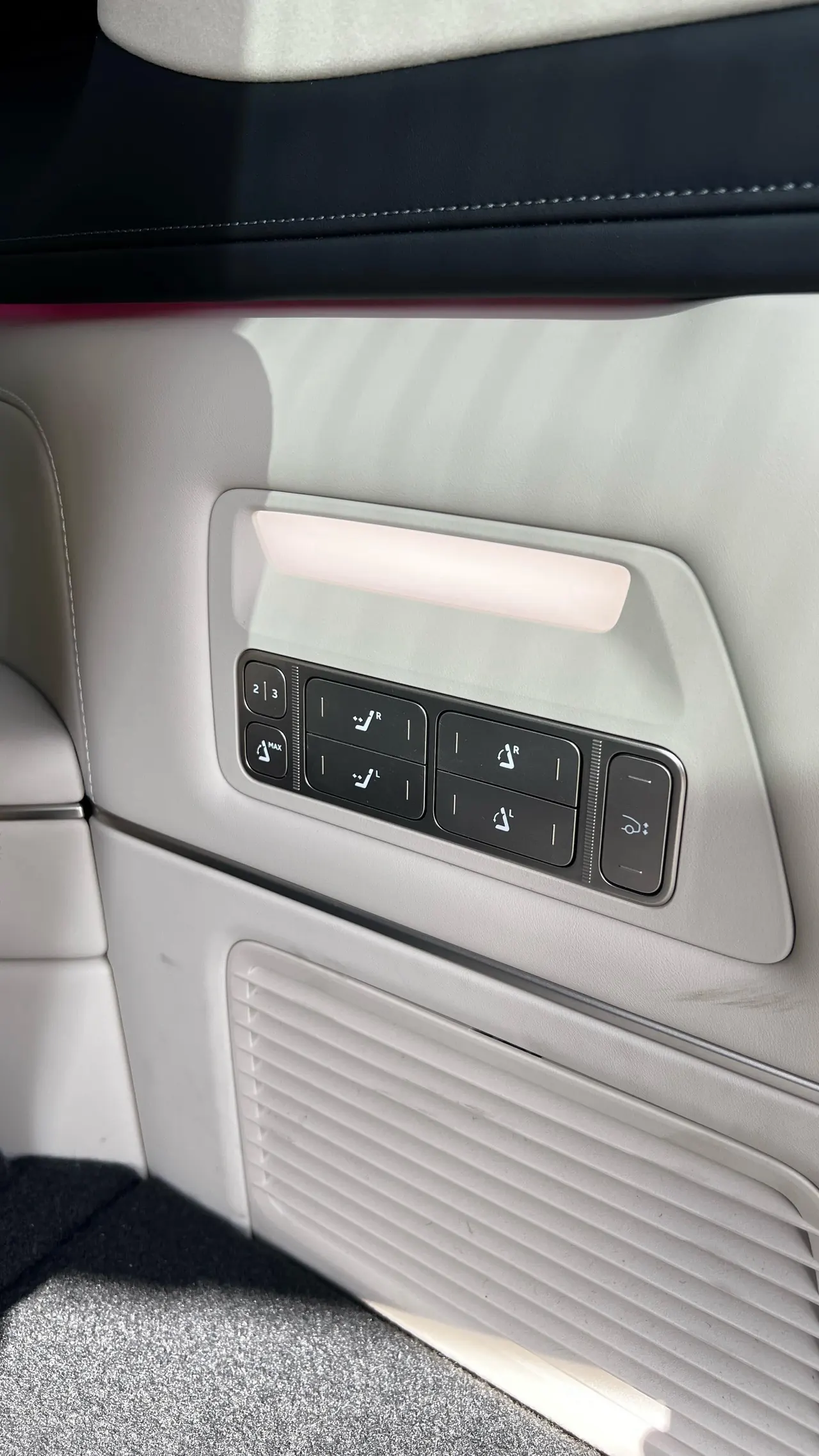 NIO 2026 ES8 6‑Seater Executive Signature Edition Automatic Transmission 14
