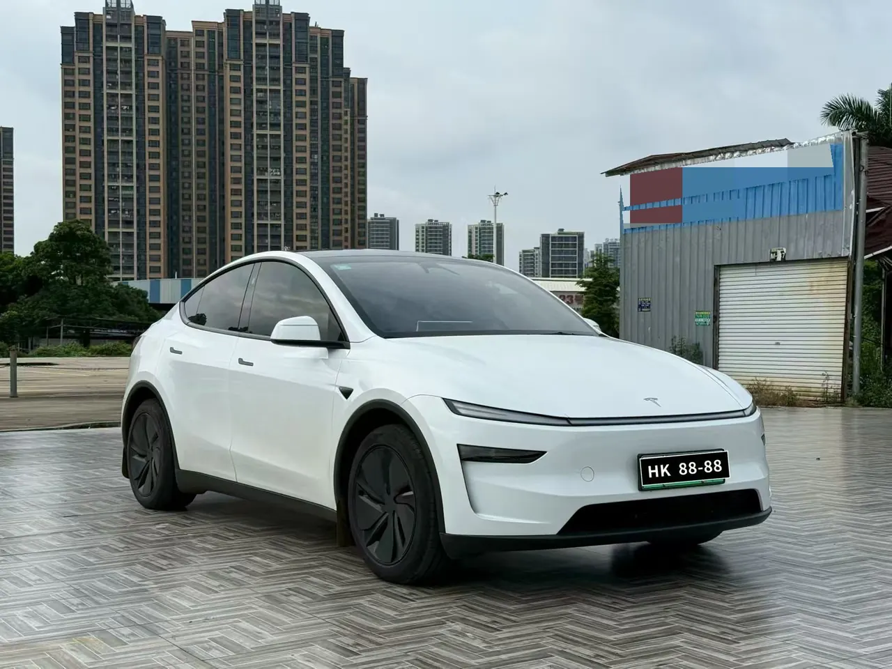Tesla 2026 Model Y Rear-Wheel-Drive Automatic 2