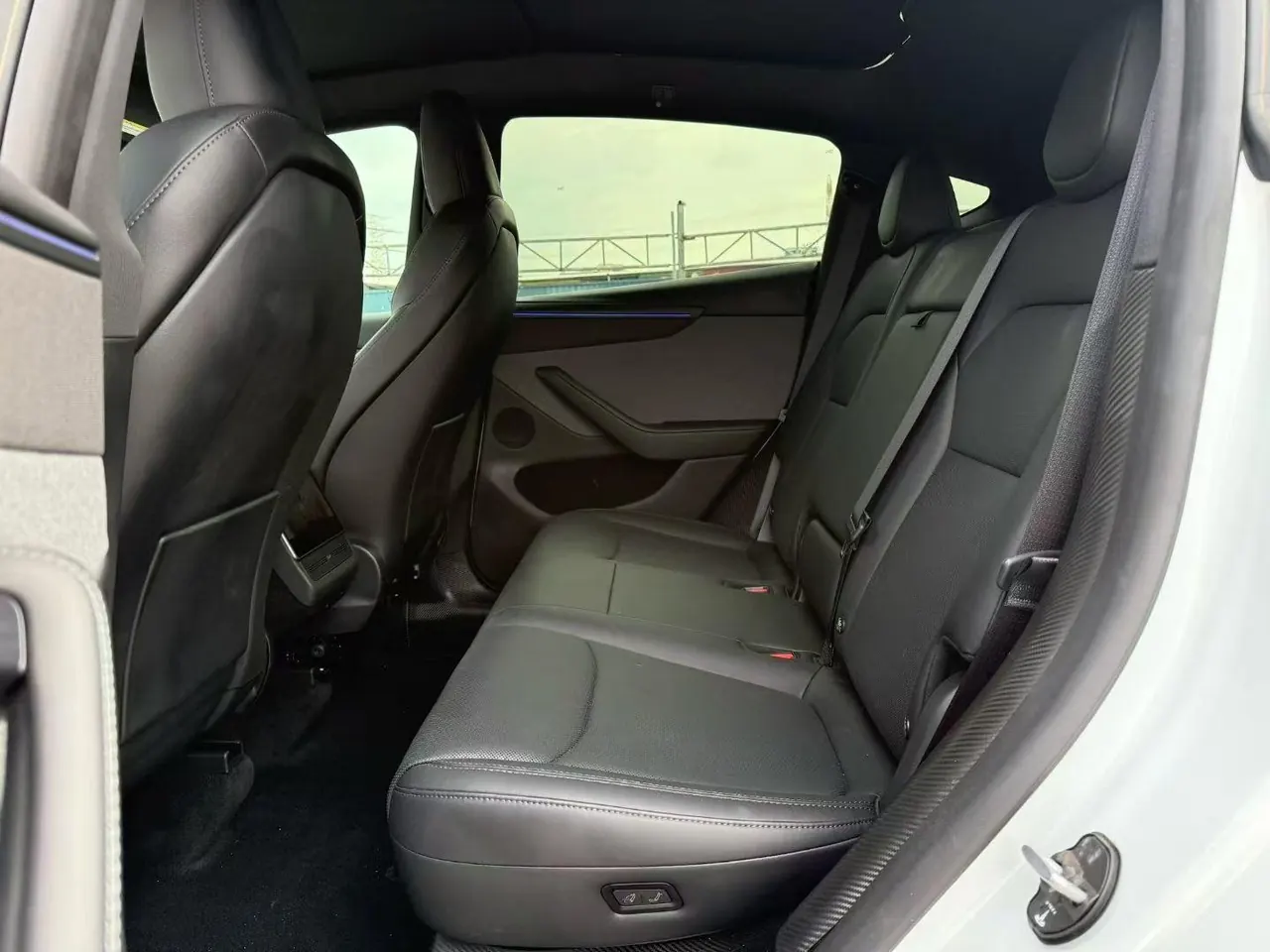 Tesla 2026 Model Y Rear-Wheel-Drive Automatic 6