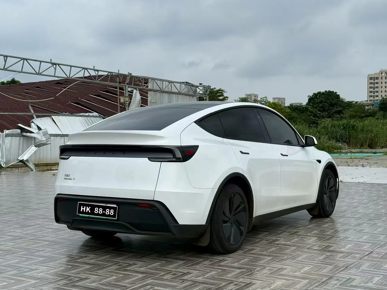 Tesla 2026 Model Y Rear-Wheel-Drive Automatic 7