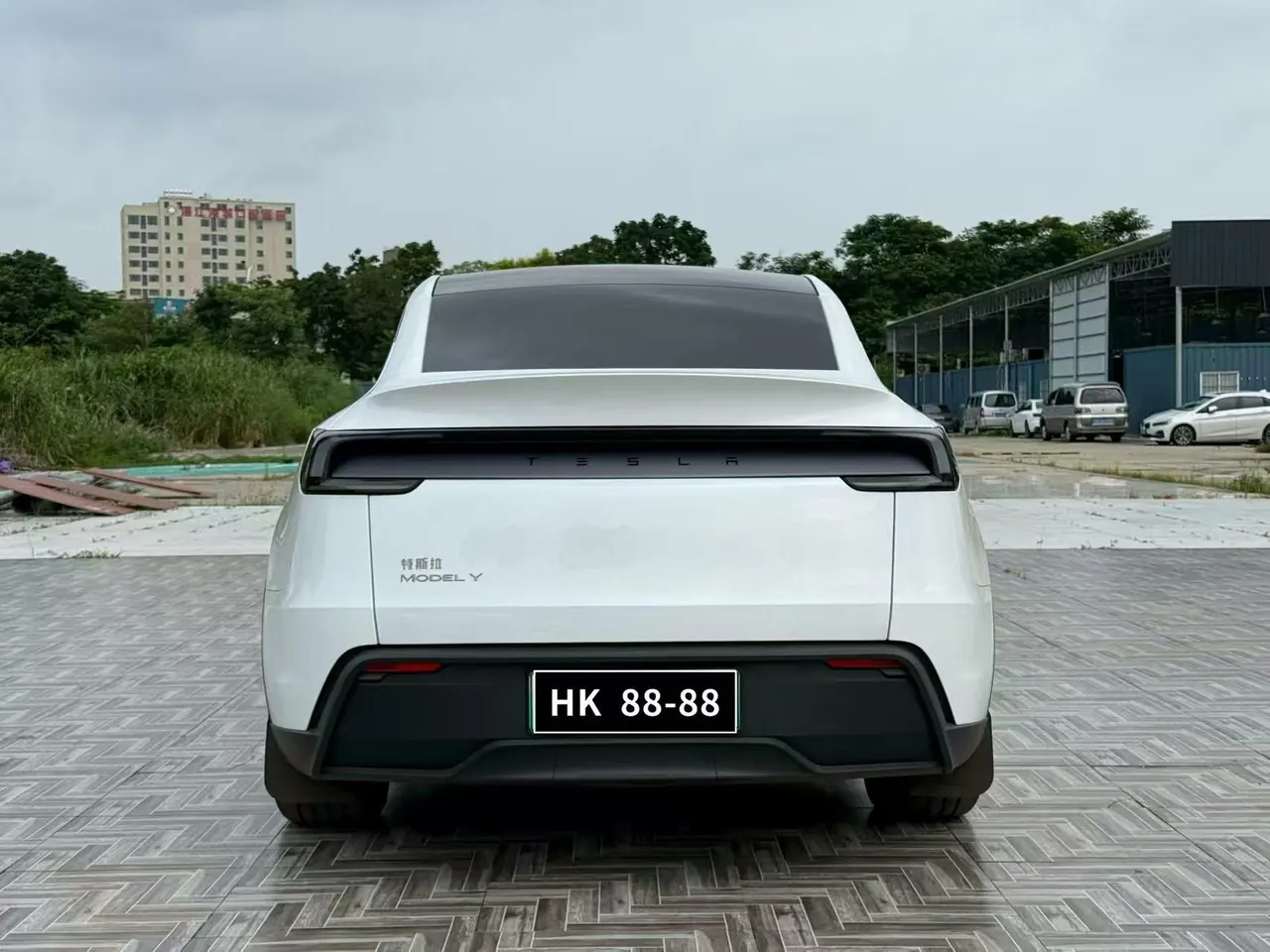 Tesla 2026 Model Y Rear-Wheel-Drive Automatic 8