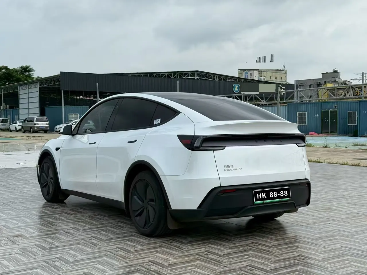 Tesla 2026 Model Y Rear-Wheel-Drive Automatic 9