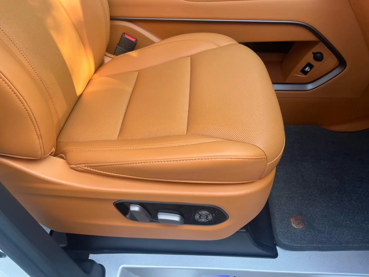 WEY 2025 VV7 Hi4 1.5T Four-Wheel-Drive Automatic Model 10