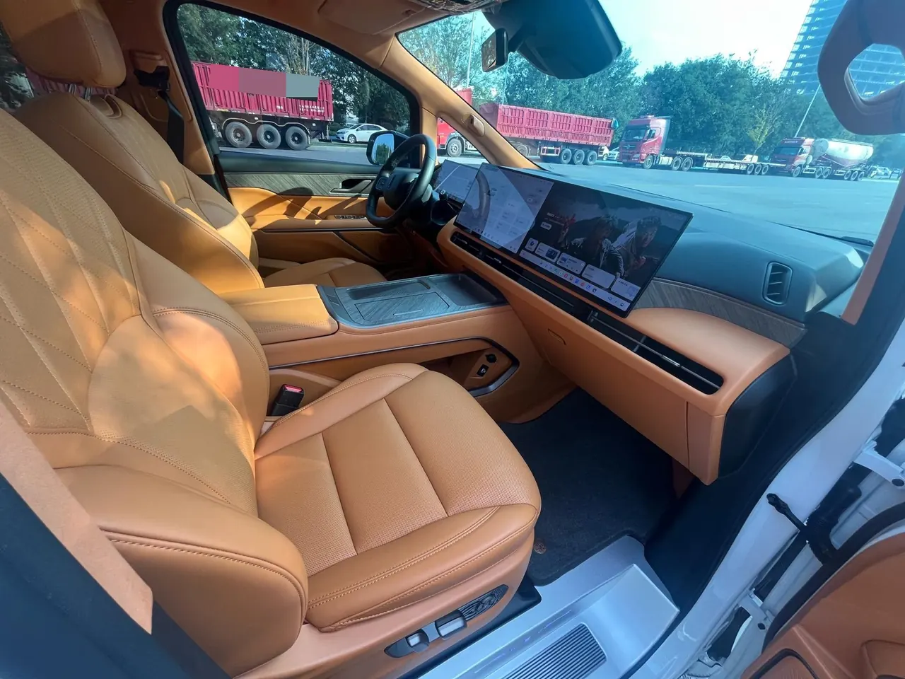 WEY 2025 VV7 Hi4 1.5T Four-Wheel-Drive Automatic Model 11