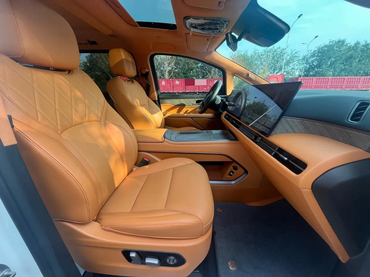 WEY 2025 VV7 Hi4 1.5T Four-Wheel-Drive Automatic Model 12
