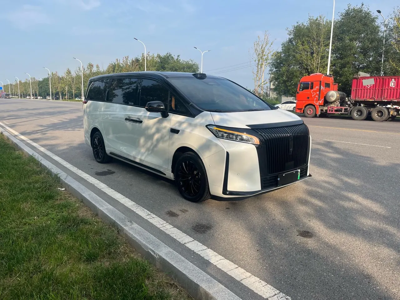 WEY 2025 VV7 Hi4 1.5T Four-Wheel-Drive Automatic Model 3