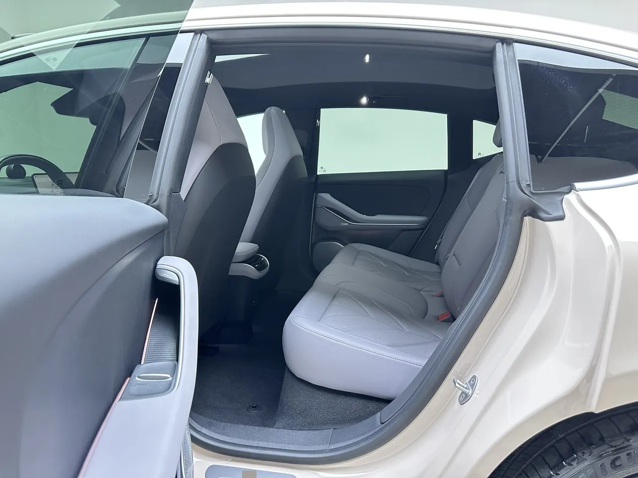 NIO 2025 ET5 75kWh automatic transmission 5