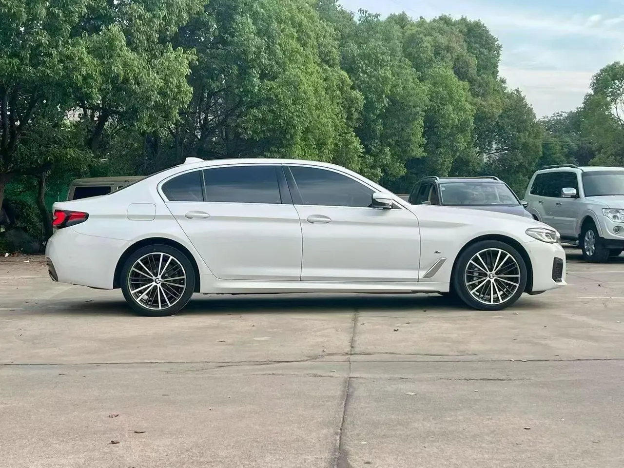 BMW 5 Series 2022 530Li 2.0T Leading M Sports Suit (Change 2) Automatic Gear 3
