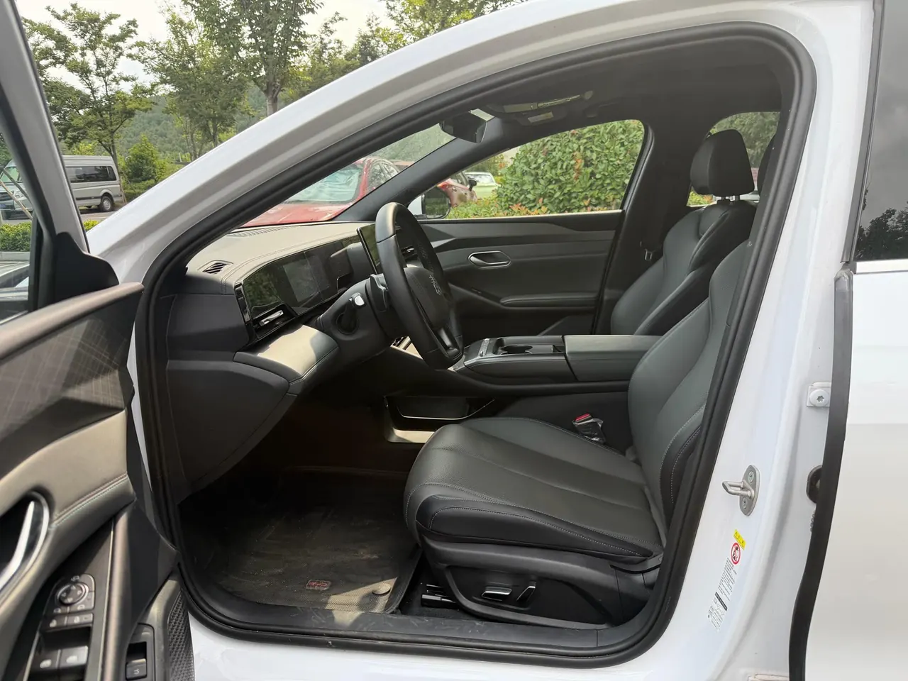BYD 2025 Qin L EV 545KM Exceed automatic gear 4