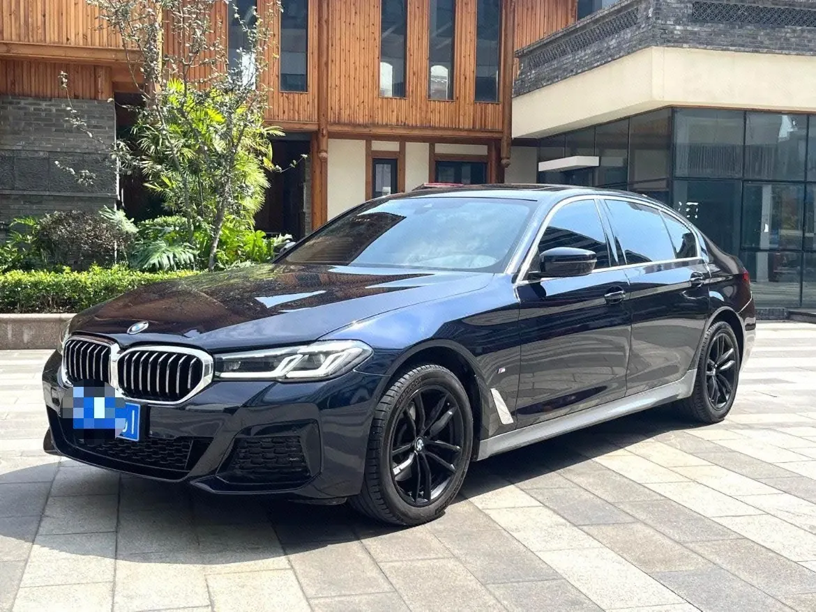 Open image lightbox: BMW 5 Series 2022 525Li 2.0T M Sports Suit (Change 2) Automatic Gear