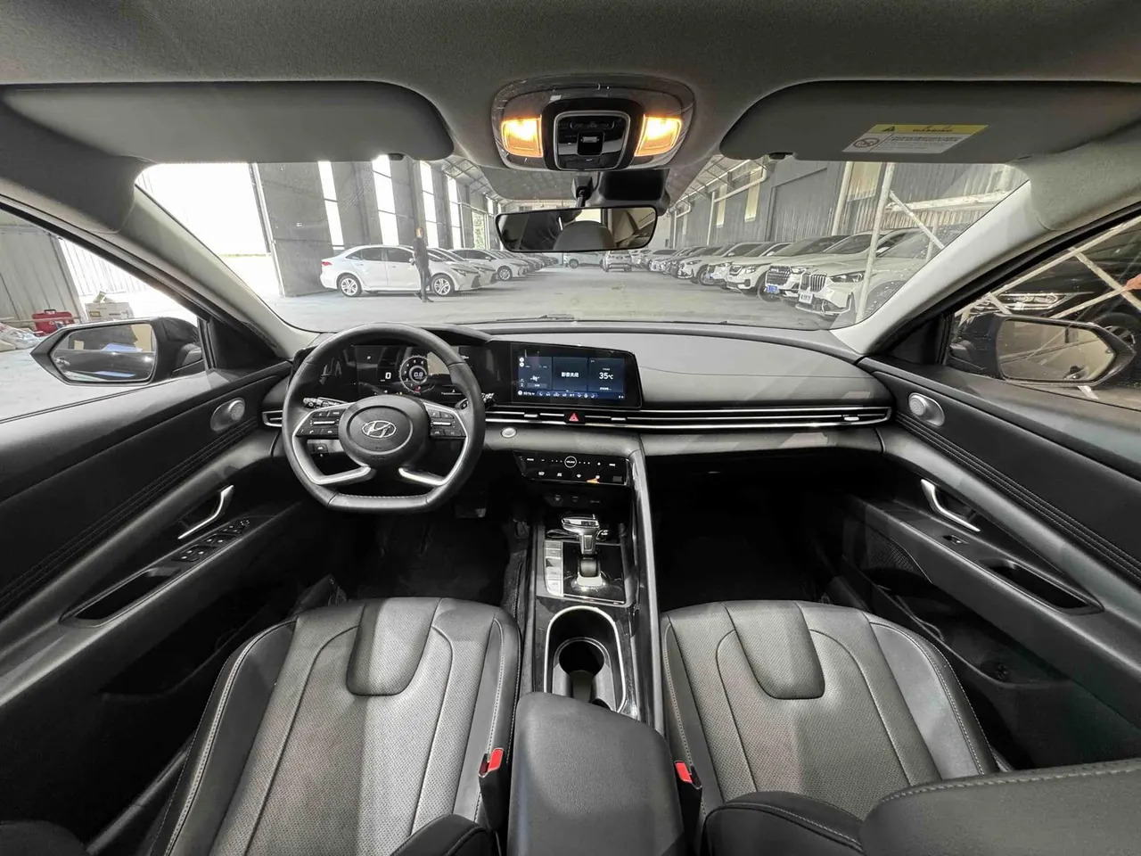 Hyundai 2022 Elantra -3-compartment 1.5 stepless LUX premium automatic gear 5