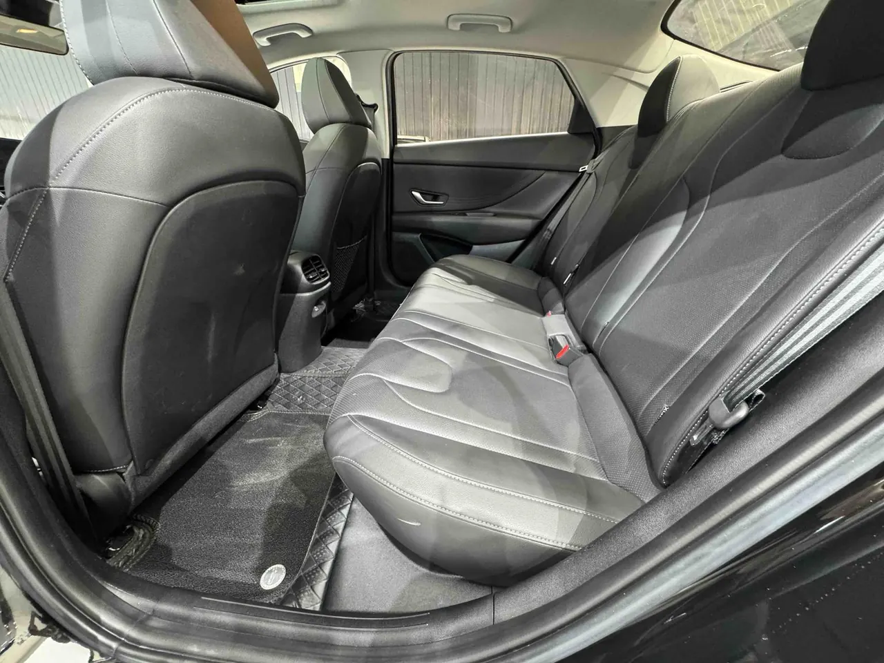 Hyundai 2022 Elantra -3-compartment 1.5 stepless LUX premium automatic gear 6