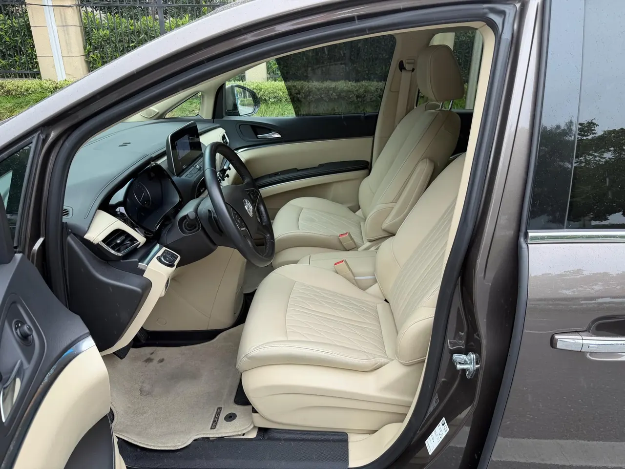 Buick 2023 GL8 Land Business Class 48V 2.0T 652T Luxury Automatic Gear 5